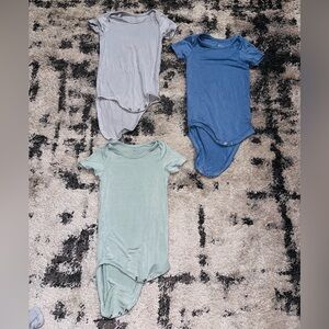 🚫SOLD🚫KyteBaby Short Sleeve Onesies (18-24 mo)
